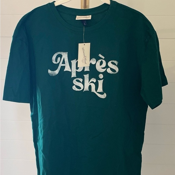 Universal Thread Apres Ski Graphic Tee - Dark Green NWT - Picture 1 of 8